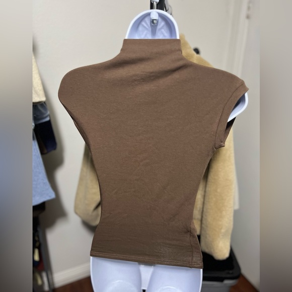 OGL Eco-Mousse®2.0 Asymmetrical Ruching Mockneck Tank Top - Picture 5 of 6